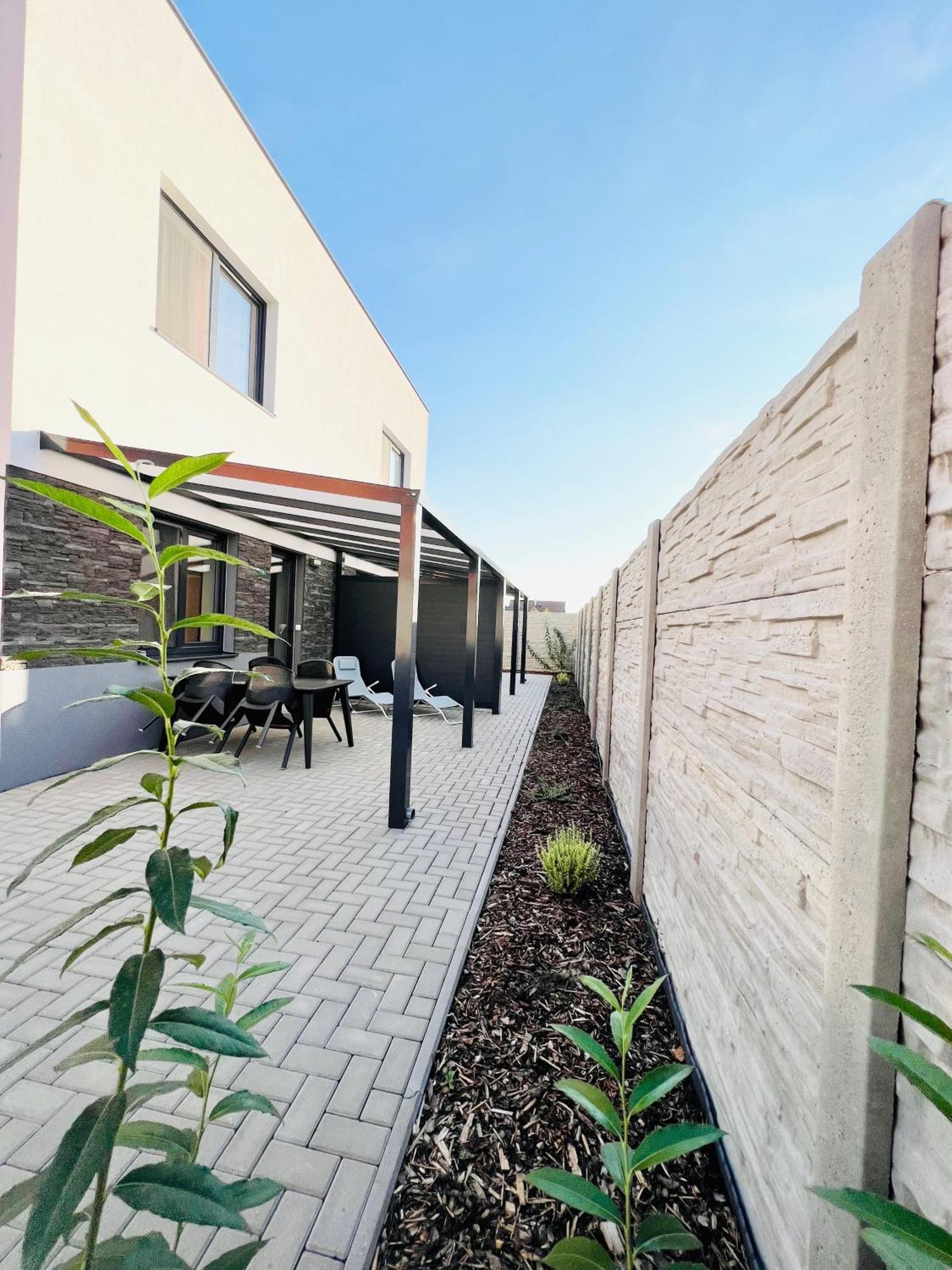 Apartmany Catalina Nesvady Екстериор снимка