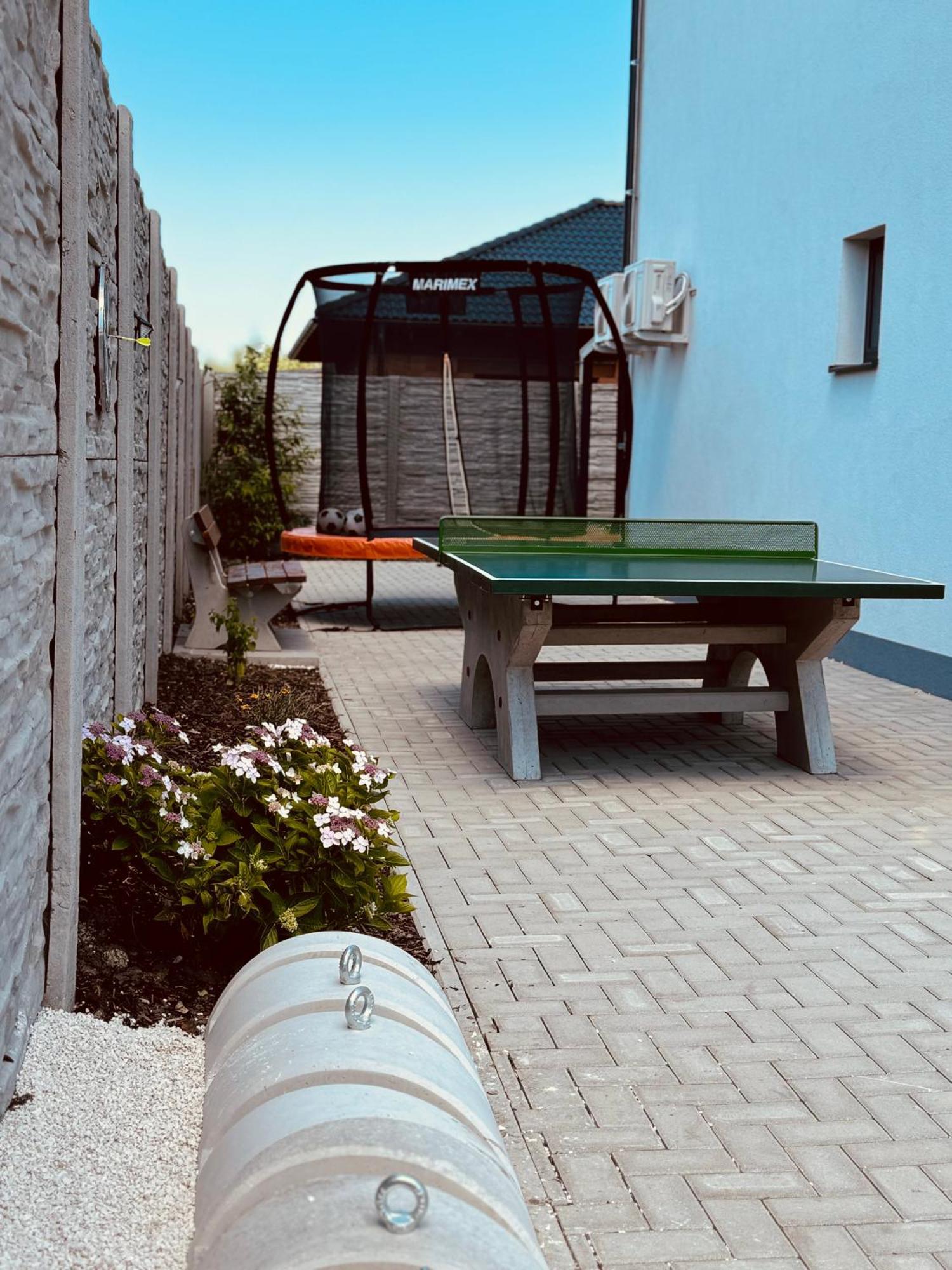 Apartmany Catalina Nesvady Екстериор снимка